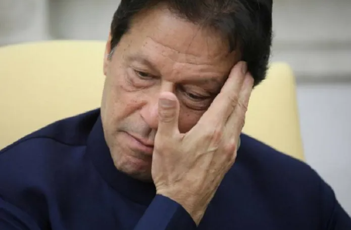 عمران خان مشکل میں پھنس گئے