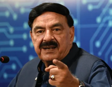 Moqdmat ka samny krty thak gye saza dain b dy sheikh rasheed