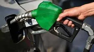 Petrol ki qeemat mein aik bar phr kami