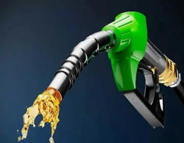 Bijli mehngi krny ky bad petrol ki qeemat mein azafa ho gia