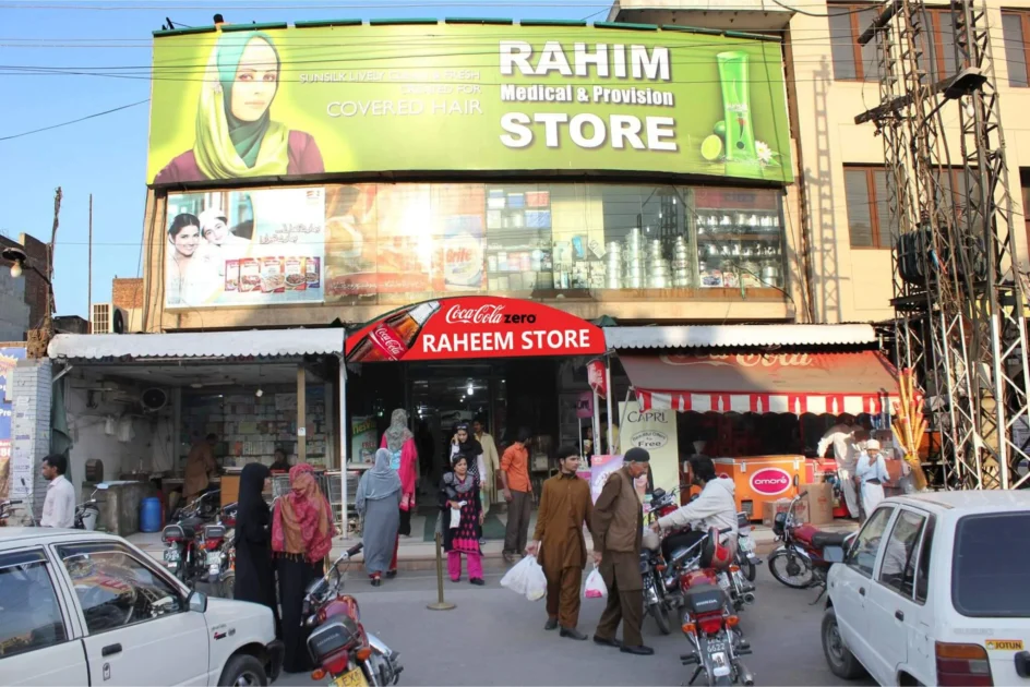 Jashan e azadi ki khusi al Raheem store ny qeemtin adhi kr di