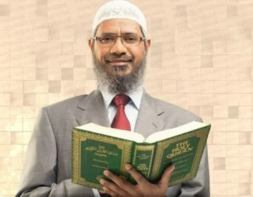 Dr zakir naik Pakistan pounch gye