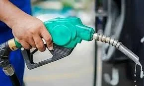 Petrol ki qeemat mein bari kami ka imkan