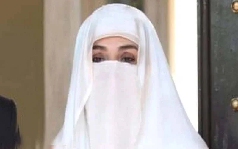 Bushra bibi ko raha kr dia gya