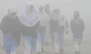 Smog ki waja sy school band krny ka faisla